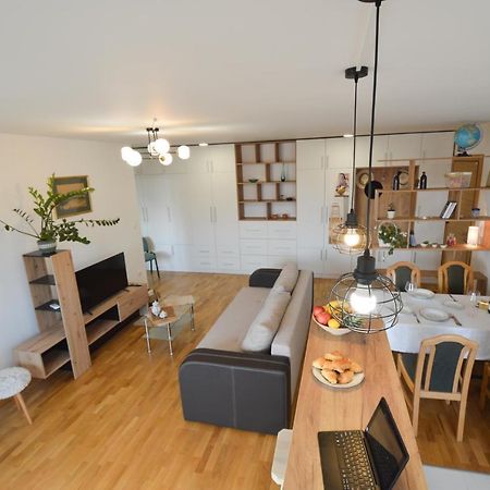 Shine24 - Spacious And Bright Apartment - New Новий Сад Екстер'єр фото