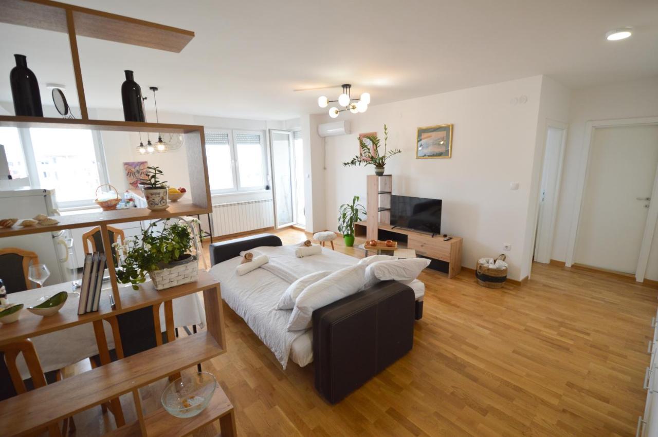 Shine24 - Spacious And Bright Apartment - New Новий Сад Екстер'єр фото