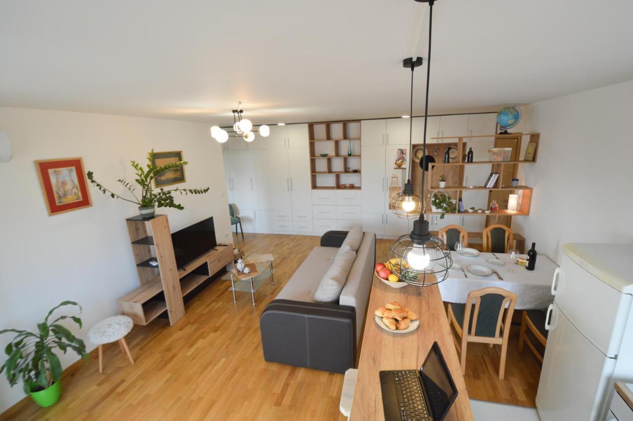 Shine24 - Spacious And Bright Apartment - New Новий Сад Екстер'єр фото
